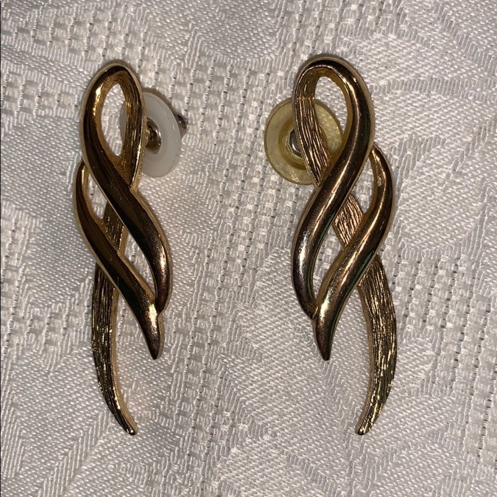 Vintage JJ 1986 gold post earrings‎